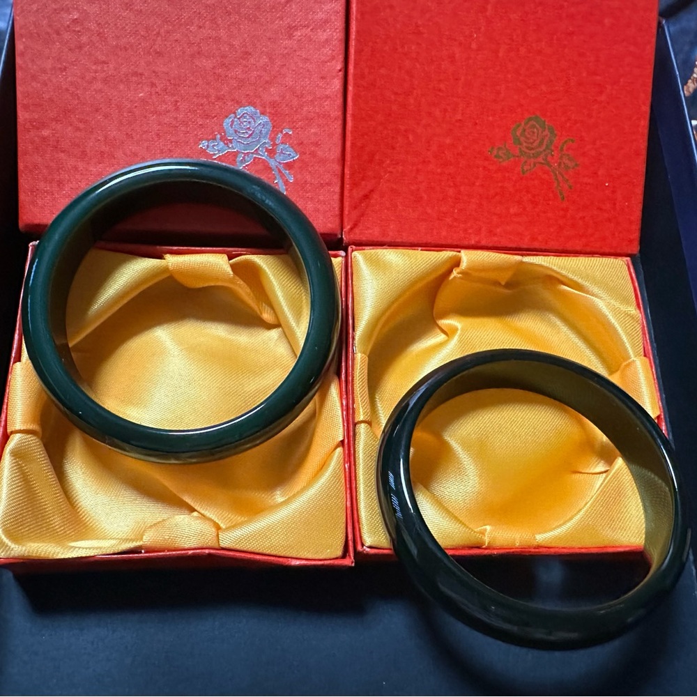 Elegant Green Bangle Set